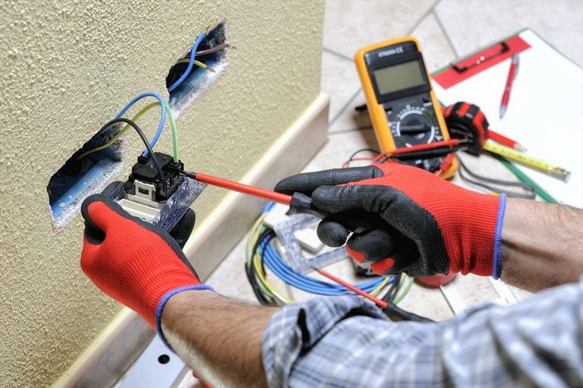 Montaż i naprawy instalacji elektrycznych, w tym niskoprądowych, Voltspec Usługi elektryczne Patryk Mosur, Majdan Sieniawski